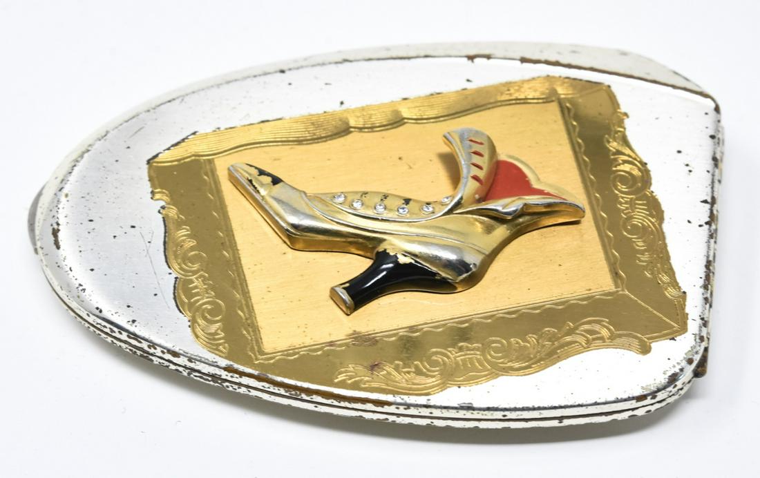 Vintage Elgin American Makeup Compact w Shoe: Vintage Elgin American Makeup Compact w Shoe Design. Measures 4.25 x 2.75 inches.