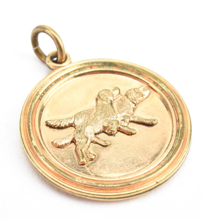 Antique 19th C Necklace Pendant W Dogs: Antique 19th C Necklace Pendant W Dogs. Acid tests at 10kt, may be gold filled. Measures 1.5 inches in length.
