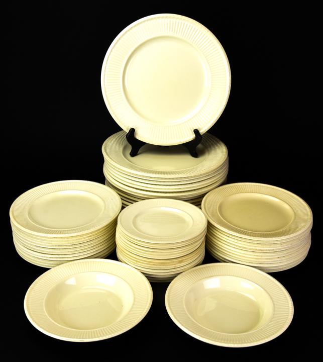Antique English Wedgewood Of Etruria Dinner Set (1 of 7)