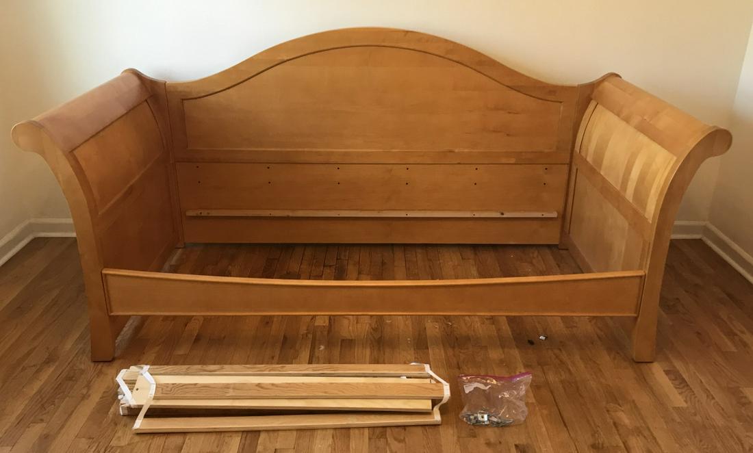 Contemporary Twin Size Oak Sleigh Bed: Contemporary Twin Size Oak Sleigh Bed. Measures 43.5 x 89.5 x 41.5 inches. This sale is online only - no public preview or live in house sale will be held - please ask for additional photos, videos an