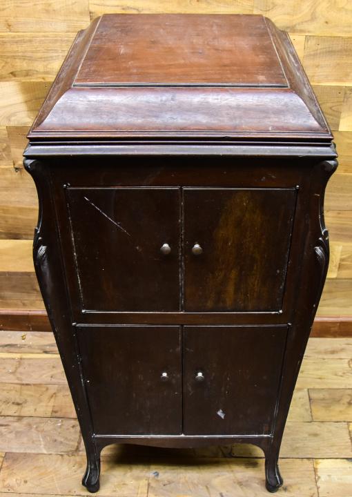 Antique Victor Victrola Talking Machine & Records: Antique Victor Victrola Talking Machine & Records. Floor model V V-100 serial #188211. In carved mahogany case. Includes an assortment of records. Measures 44 inches high x 21 inches wide x 22 inches