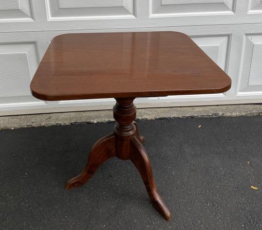 Georgian Style Mahogany Pedestal Breakfast Table (1 of 3)
