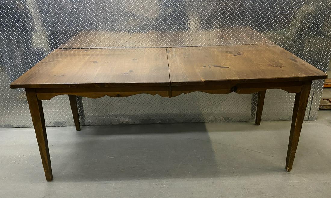 Country Pine Farm Table w Carved Apron (1 of 7)