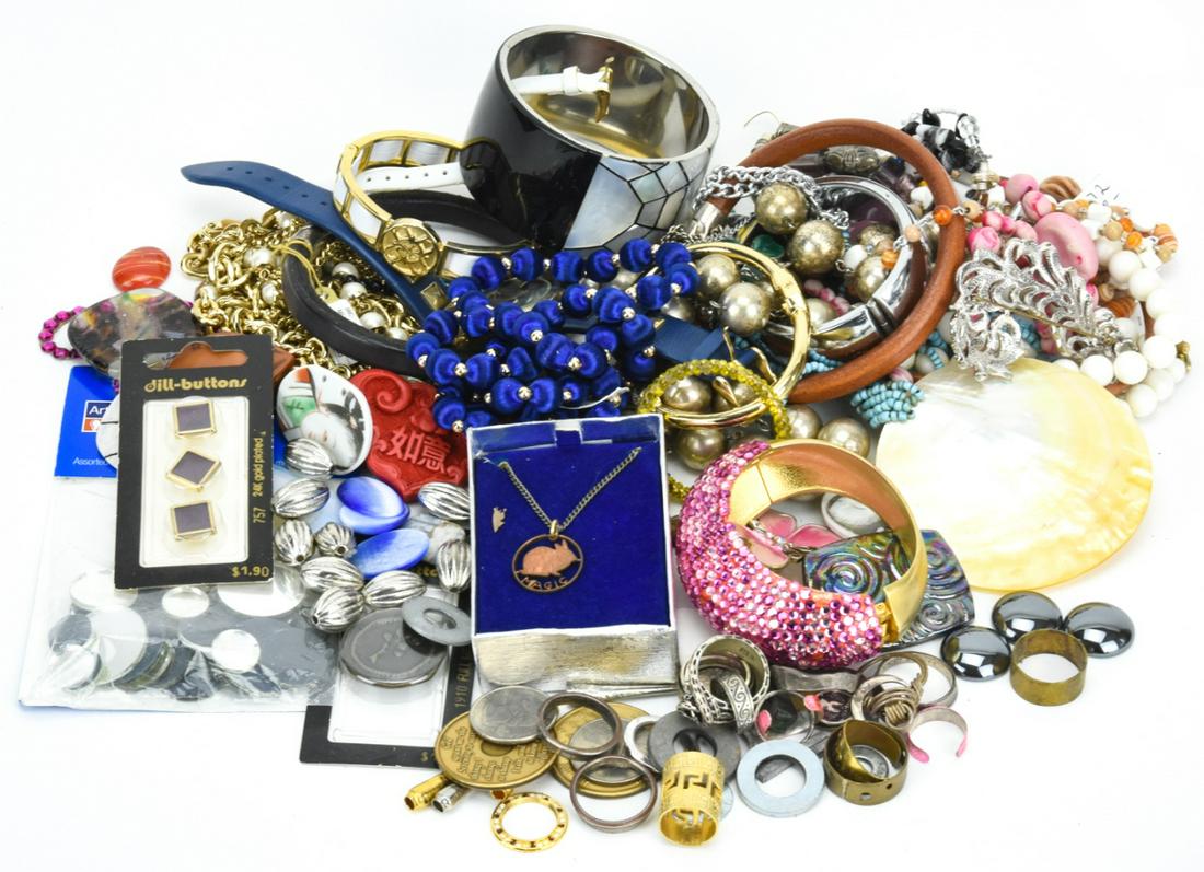 Collection of Vintage Costume Jewelry Pieces (1 of 9)