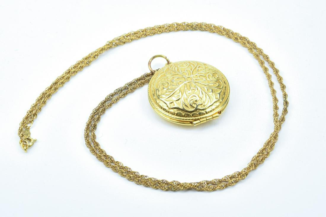 Estate Gold Filled Locket Pendant W Rope Chain: Estate Gold Filled Locket Pendant W Rope Chain. Antique, yellow gold-filled, rope motif chain with a scrollwork motif, round locket pendant. Chain measures 25 inches in length.