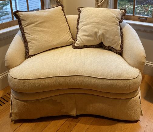 Drexel Heritage Custom Upholstered Bowed Loveseat (1 of 8)