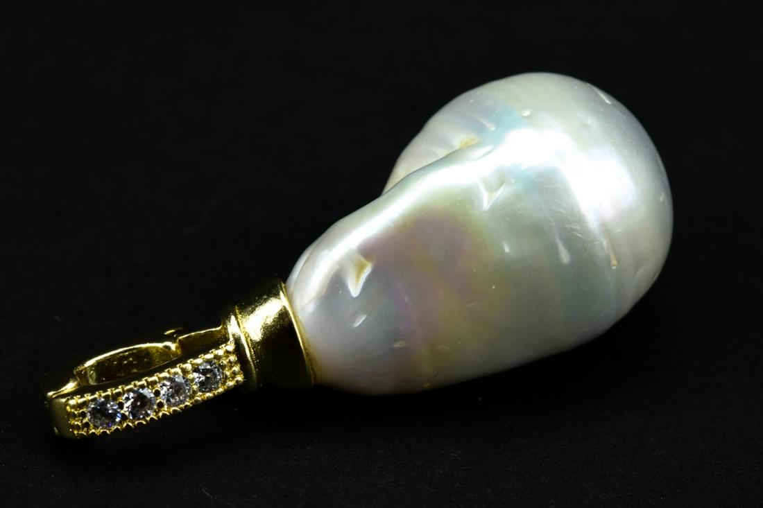 Necklace Pendant Fastener w 22mm Baroque Pearl: Necklace Pendant Fastener w 22mm Baroque Pearl. Gold plated. Bail opens like a clasp. Cultured high luster baroque pearl measures 22mm in length and pendant overall measures just under 1.5 inches.