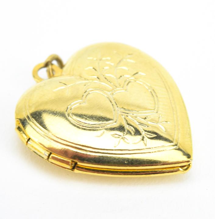 Estate Yellow Gold Fill Heart Form Locket Pendant: Estate Yellow Gold Filled Heart Form Locket Pendant. Measures 1 inch in length.