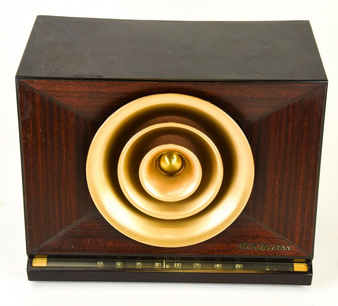Vintage RCA Victor Golden Throat 1079 Radio (1 of 8)