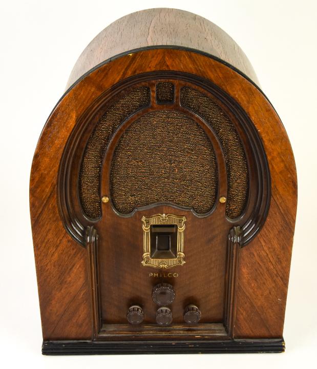Vintage Philco "Cathedral" Tube Radio Model 19 (1 of 8)