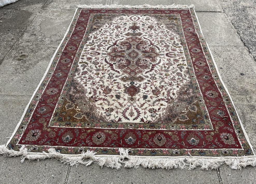 Hand Knotted Wool Oriental / Persian Carpet (1 of 4)