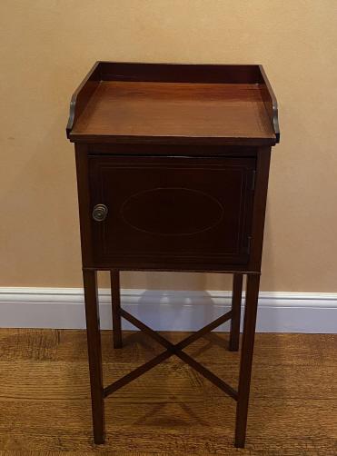 English Sheraton Style Side Table w Gallery (1 of 10)