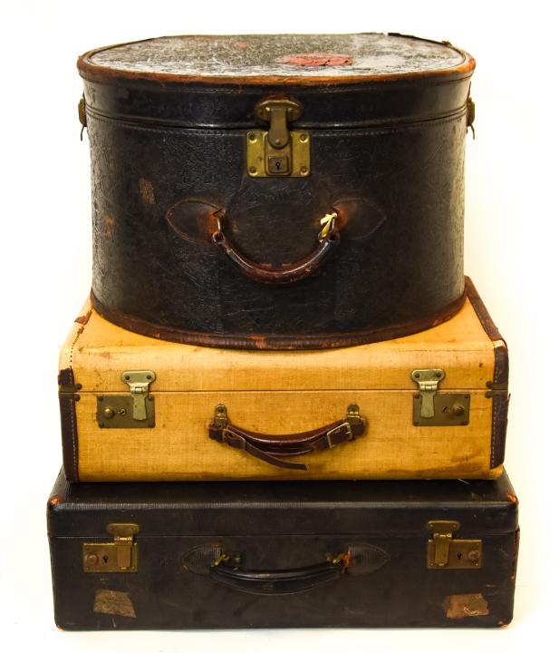 Lot Antique Suitcases & Hat Box (1 of 7)