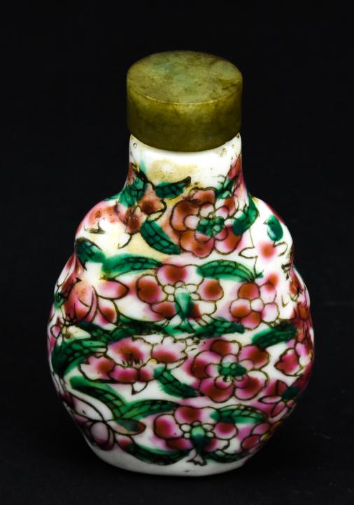 Antique Chinese Porcelain w Jade Cap Snuff Bottle (1 of 7)