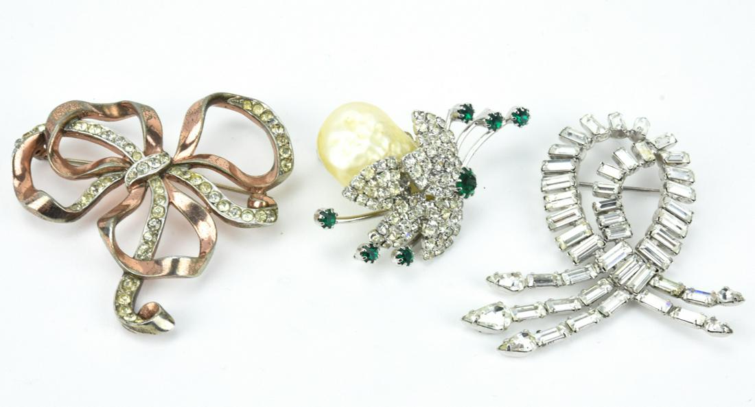 Group of 3 Vintage Costume Jewelry Brooches (1 of 8)