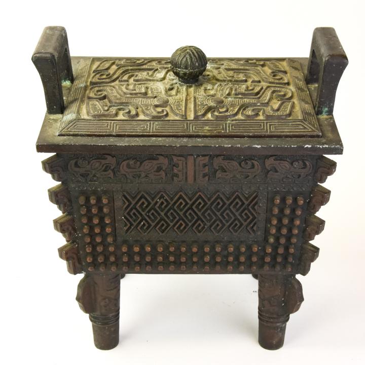 Chinese  Archaic Patinated Bronze Lidded Vessel (1 of 11)