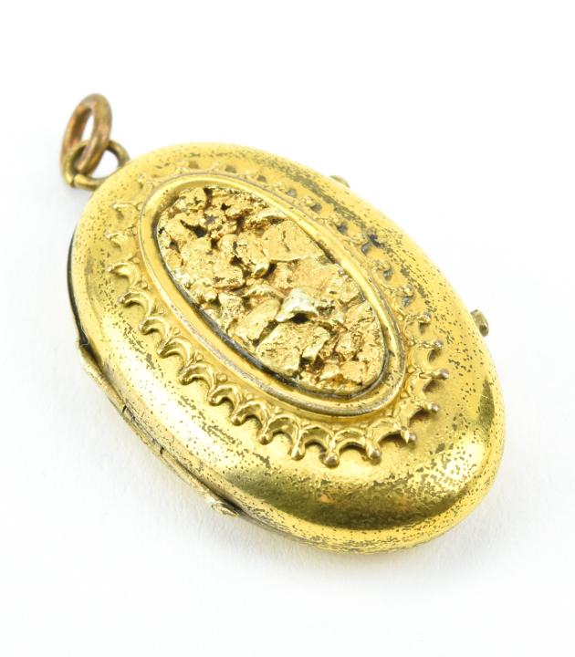 Antique 19th C Gold Filled Locket Necklace Pendant: Antique 19th C Gold Filled Locket Necklace Pendant. Measures 1.75 inches in length.