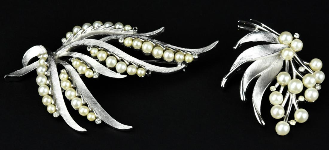 2 Vintage Crown Trifari Silver Tone Brooches (1 of 10)