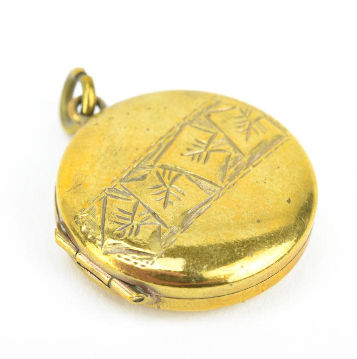 Antique 19th C Ivy Leaf Motif Round Locket Pendant: Antique 19th C Ivy Leaf Motif Round Locket Necklace Pendant. Measures 1.25 inches in length.