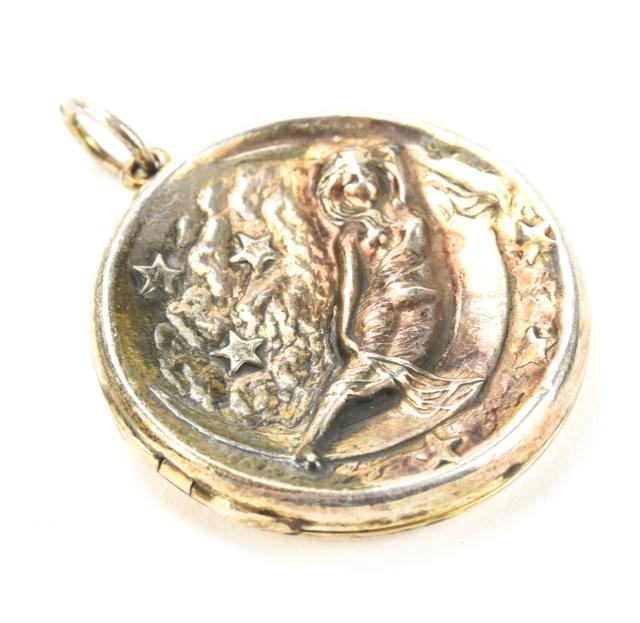 Estate Sterling Locket Woman on Crescent Moon (1 of 6)