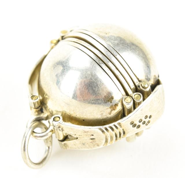 Vintage Sterling Silver Accordion Locket Pendant: Vintage Sterling Silver Accordion Locket Pendant. Necklace pendant that opens and folds out to four additional panels, can hold six photos. Made in Mexico. Measures nearly 1.25 inches in length.