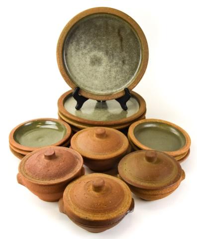 Set Salt Glaze Ceramic Plates & Lidded Bowls (1 of 10)