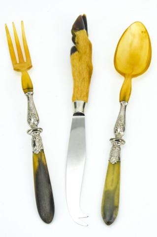 Antique Bone & Taxidermy Serving Utensils: Antique Bone & Taxidermy Serving Utensils. Largest measures 11 inches long.