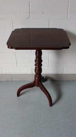 Antique Queen Anne Serpentine Pedestal Side Table: Queen Anne 19th Century Serpentine Pedestal Side Table. Measures 29.25 inches high x 22.25 inches wide x 13.75 inches deep.
