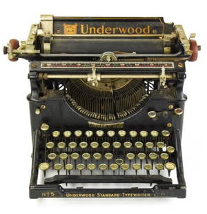 Antique Typewriter Made by Underwood: Antique Typewriter Made by Underwood. Measures 9.5 inches x 14 inches x 12 inches