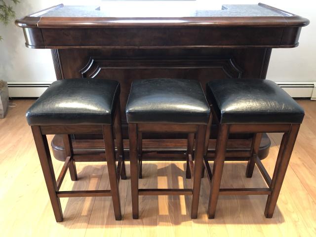 Contemporary Free Standing Marble Top Bar & Stools (1 of 10)