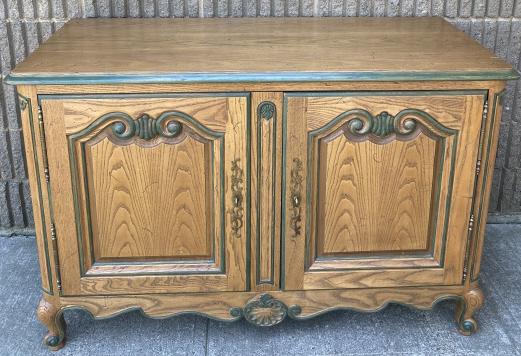 Henredon French Provincial Style Cabinet (1 of 9)