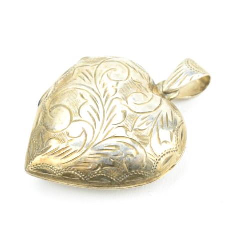 Estate Chased Sterling Silver Heart Form Locket (1 of 6)