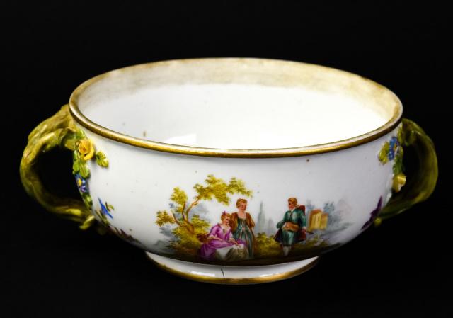 Antique German Carl Thieme Porcelain Bowl: Antique German Carl Thieme Porcelain Bowl. Hand painted. Signed on bottom. Measures 2.5 x 5.5 x 7 inches.