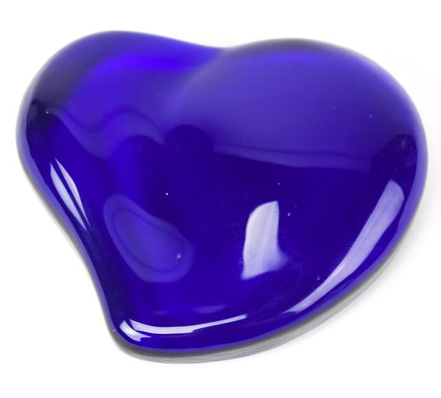 Tiffany Elsa Peretti Blue Glass Heart Paperweight: Tiffany Elsa Peretti Blue Glass Heart Paperweight. Approximately 4 inches x 4 inches