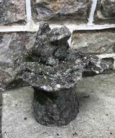 Vintage Garden / Outdoor Cast Stone Frog Statue (1 of 3)