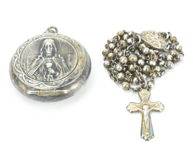 Antique Rosary Locket Pendant w Rosary Beads: Antique Rosary Locket Necklace Pendant w Rosary Beads. Measures 1.25 inches in length plus the bail.