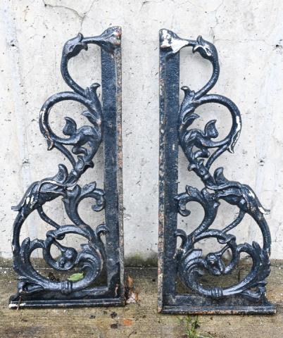 Architectural Salvaged Cast Iron Corner Brackets (1 of 6)