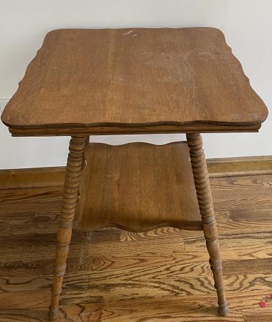 Quarter Sawn Oak Side Table W Turned Legs (1 of 4)