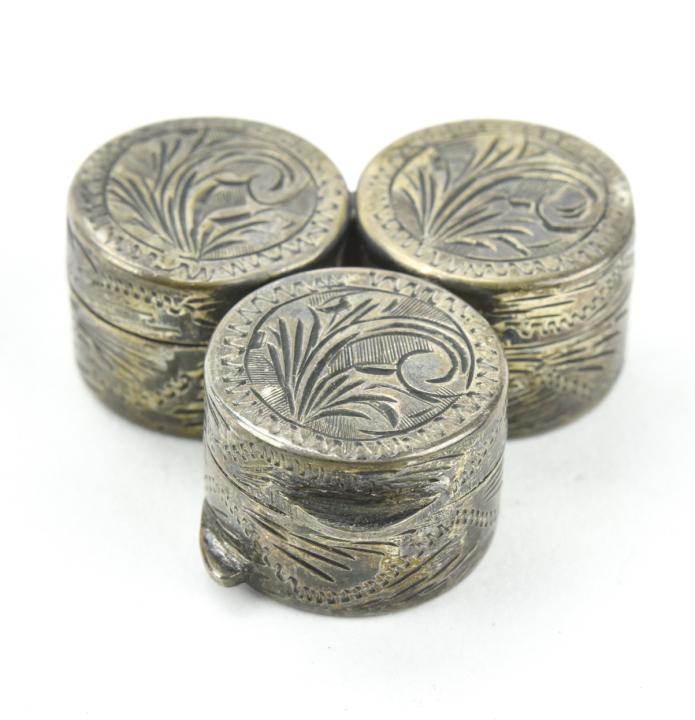 Antique Chased Sterling Silver Snuff or Pill Box (1 of 7)
