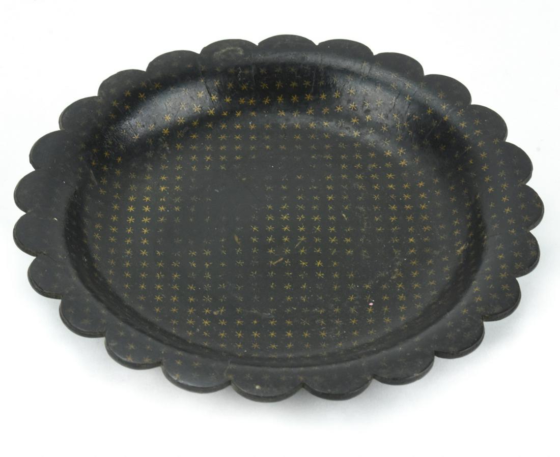 Antique 19th C English Georgian Paper Mache Tray: Antique 19th C English Georgian Paper Mache Tray. With gilt star design. Measures 6.5 inches in diameter.