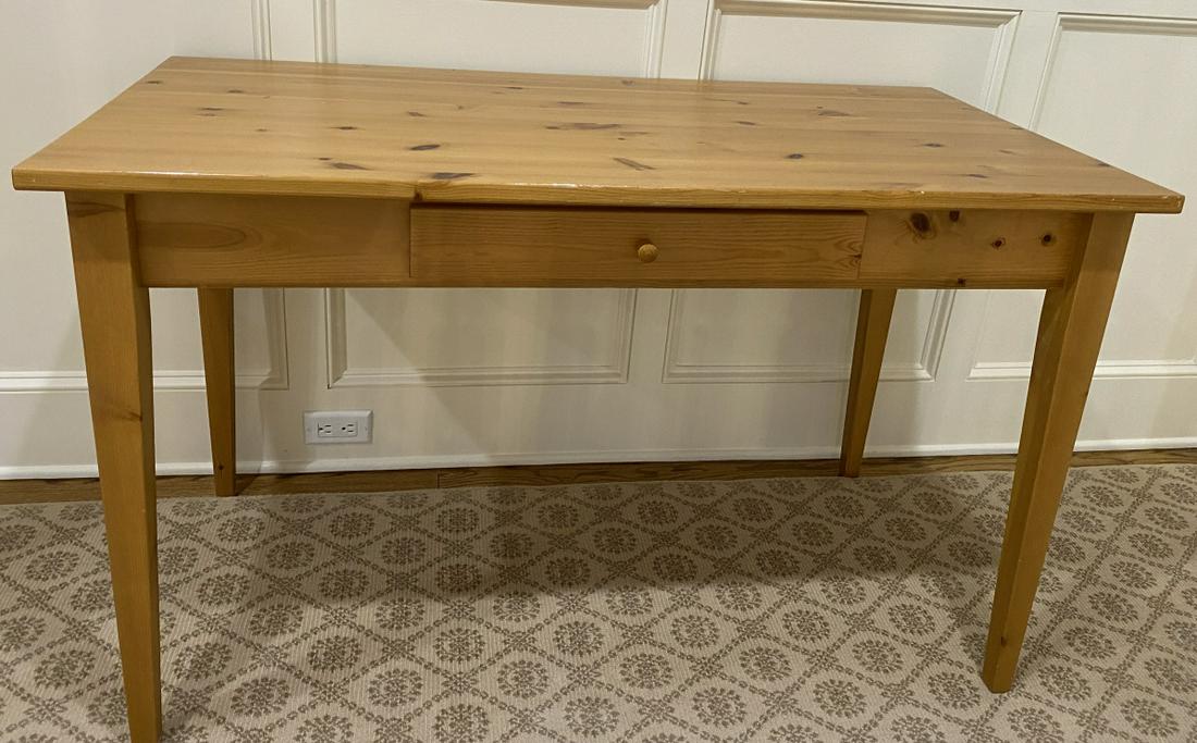 Country Style Pine Desk W Tapered Legs (1 of 6)