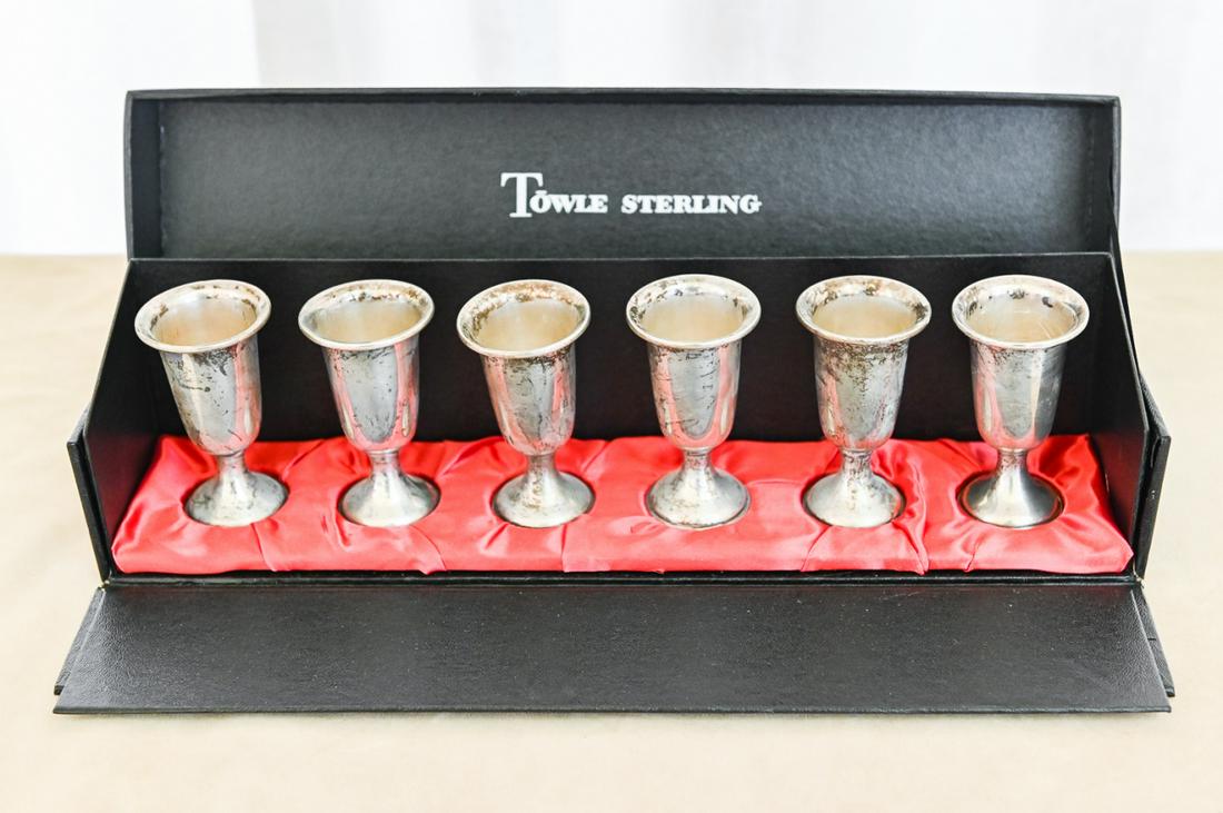 Set 6 Towle Sterling Silver Cordials in Box (1 of 7)