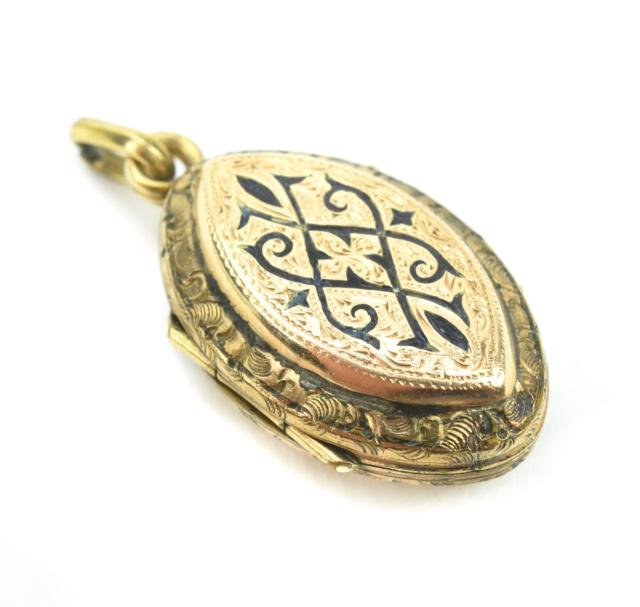 Antique 19th C 10kt Gold Navette Locket Pendant: Antique 19th C 10kt Gold Navette Form Locket Necklace Pendant. Front and back panels acid test as 10kt gold. Frame is gold filled or cased. Measures 1.25 inches in length.