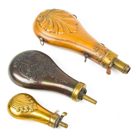 Antique Embossed Copper & Brass Gun Powder Flasks: Lot 3 Antique Embossed Copper & Brass Gun Powder Flasks. Having floral design or dear scene. One marked AM Flask & Cap Co. Largest flask measures 8.5 inches long x 4 inches wide x 1.5 inches deep.