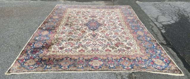 Persian Shiraz Hank Knotted Wool Rug / Carpet (1 of 8)