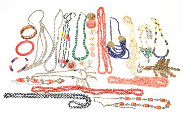 Lot Vintage Hardstone Jewelry (1 of 7)