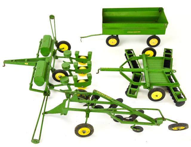 4 Vintage Toy John Deere Tractor Farm Attachments (1 of 5)