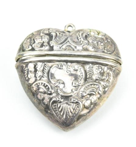 Estate Sterling Silver Repousse Puffy Heart Locket (1 of 7)