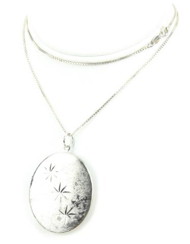 Italian Sterling Silver Necklace Chain w Locket: Italian Sterling Silver Necklace Chain w Locket Necklace Pendant. Box chain hallmarked ITALY 925. Locket is not marked. Chain measures 24 inches in length.