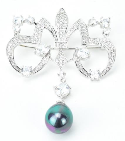 Edwardian Style Prong Set Paste & Pearl Pendant: Edwardian Style Prong Set Paste & Pearl Necklace Pendant or Brooch. Pave and prong set rhinestones with a pear shaped pearl pendant. Measures just under 2.75 inches in length.